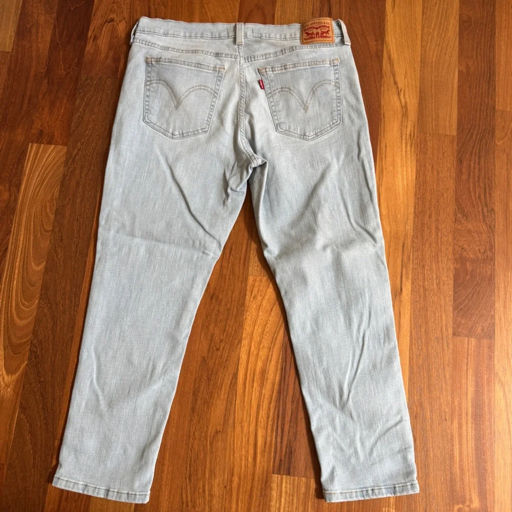 Levi's‎ Jeans Women's Light Wash Boyfriend Stretchy Jeans Size 31